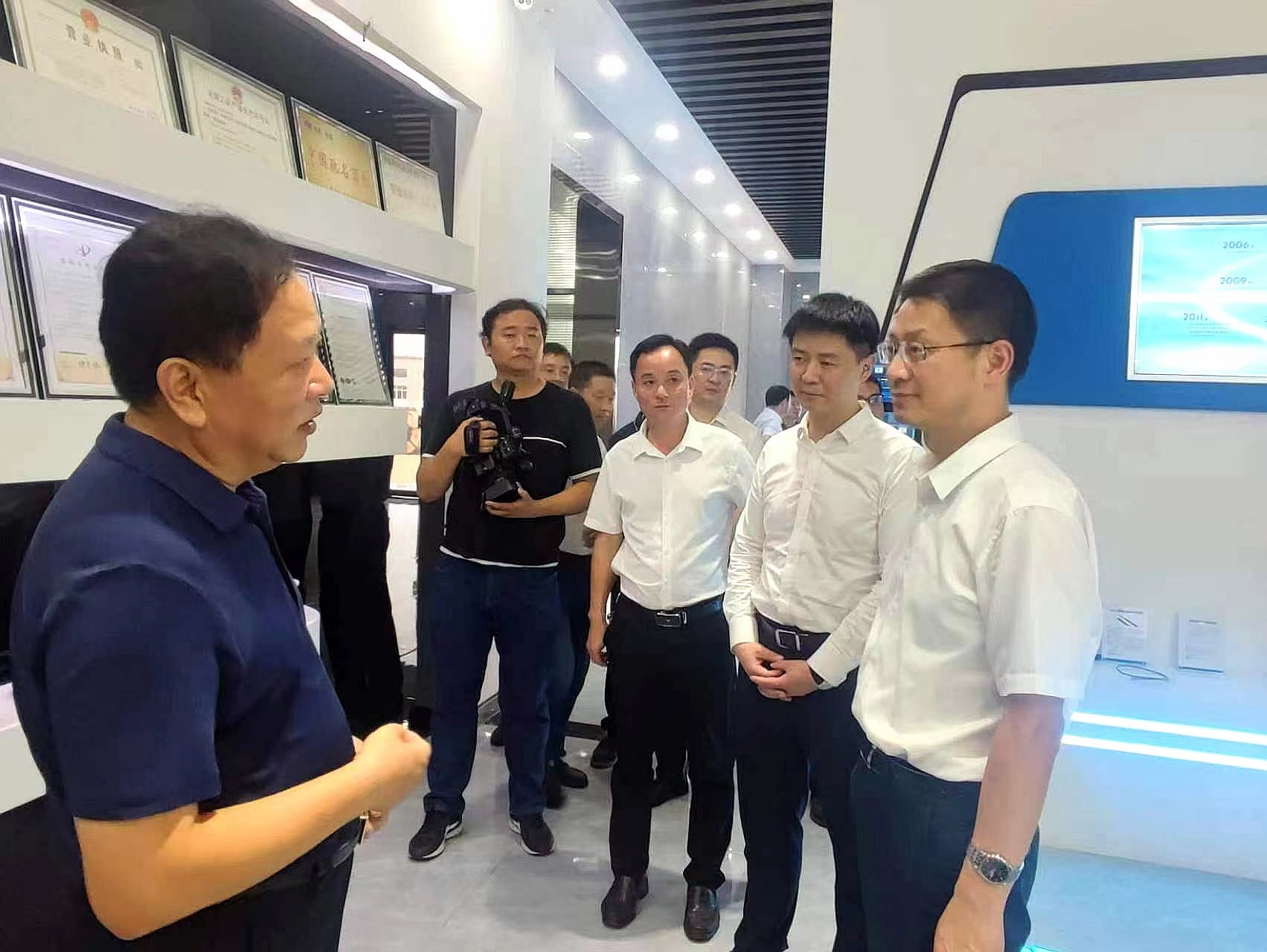 蕪湖市委副書記、代市長(zhǎng)徐志調(diào)研華宇電纜集團(tuán)